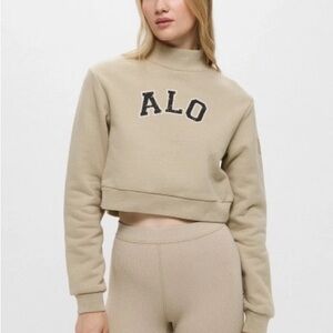 Rare/colkector/ALO Yoga Women's Beige Mock Neck Sweatshirt preloved